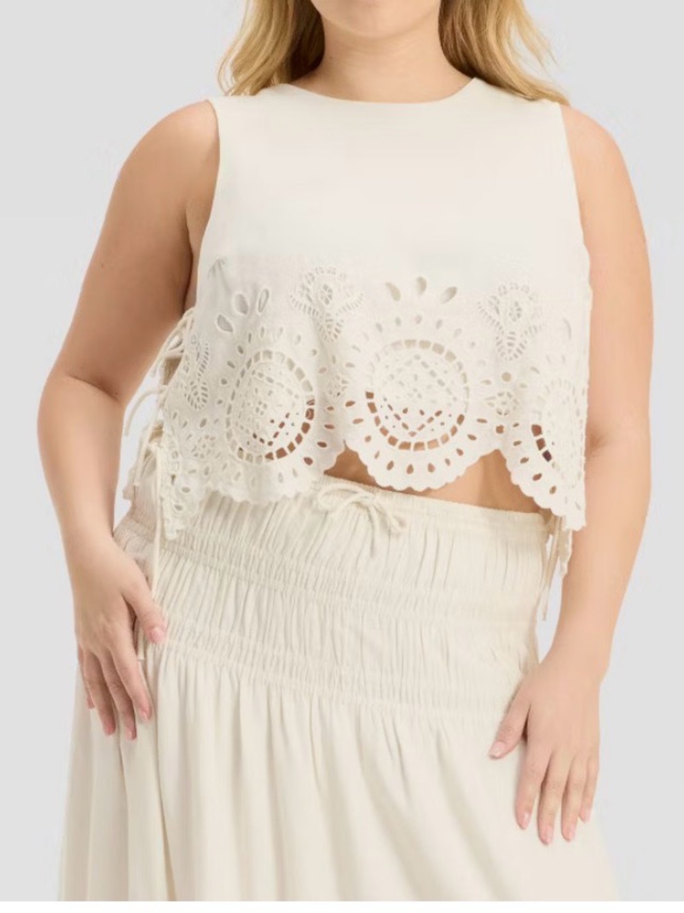 Sleeveless Crochet Eyelet Crop Camisole - Cream